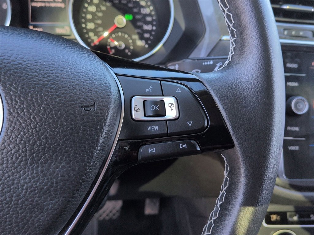 Used 2021 Volkswagen Tiguan SE w/ Panoramic Sunroof Package image 21