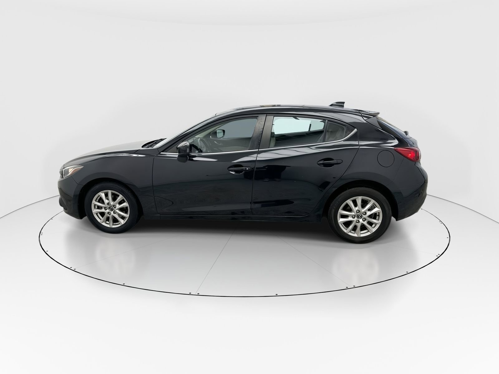 Used 2015 MAZDA MAZDA3 i Touring w/ Technology Package image 5