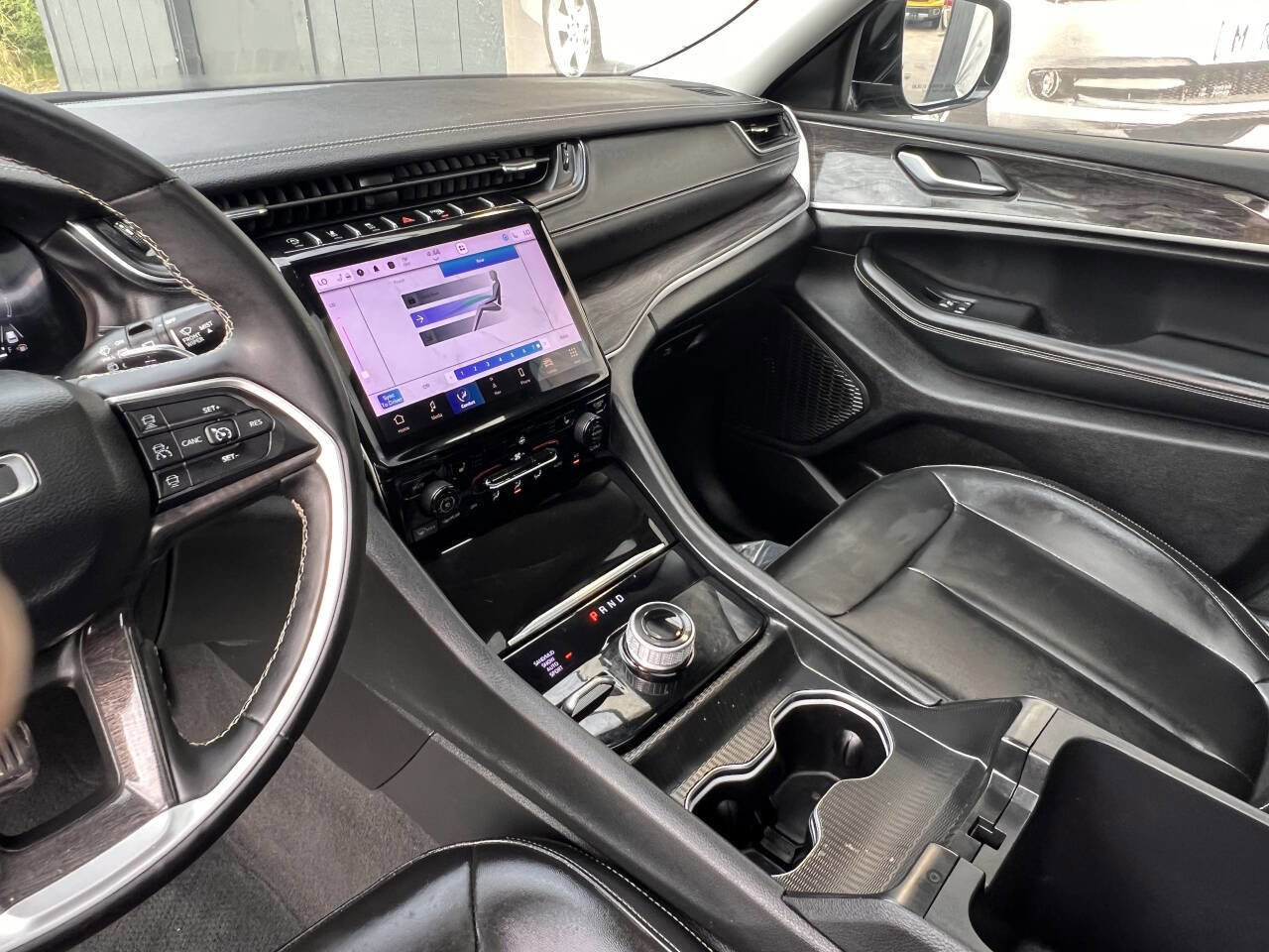 Used 2024 Jeep Grand Cherokee L Limited image 23