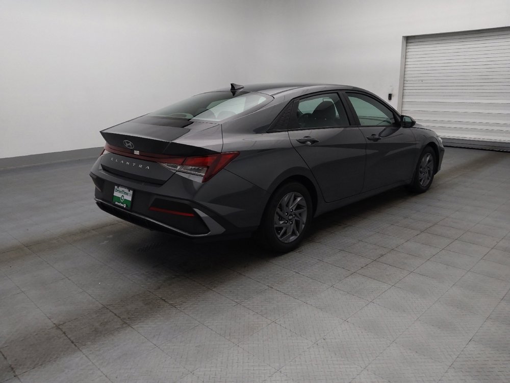 Used 2024 Hyundai Elantra SEL FWD image 10