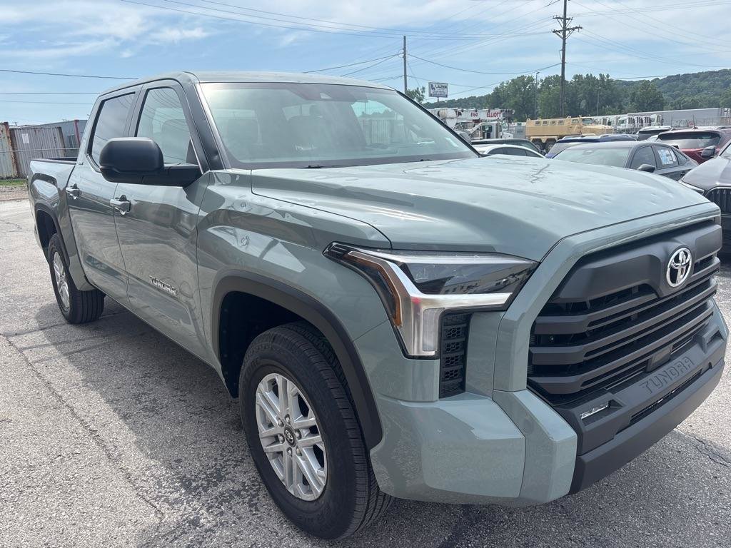 Used 2026 Toyota Tundra SR5 w/ SR5 Premium Package AWD/4WD image 5