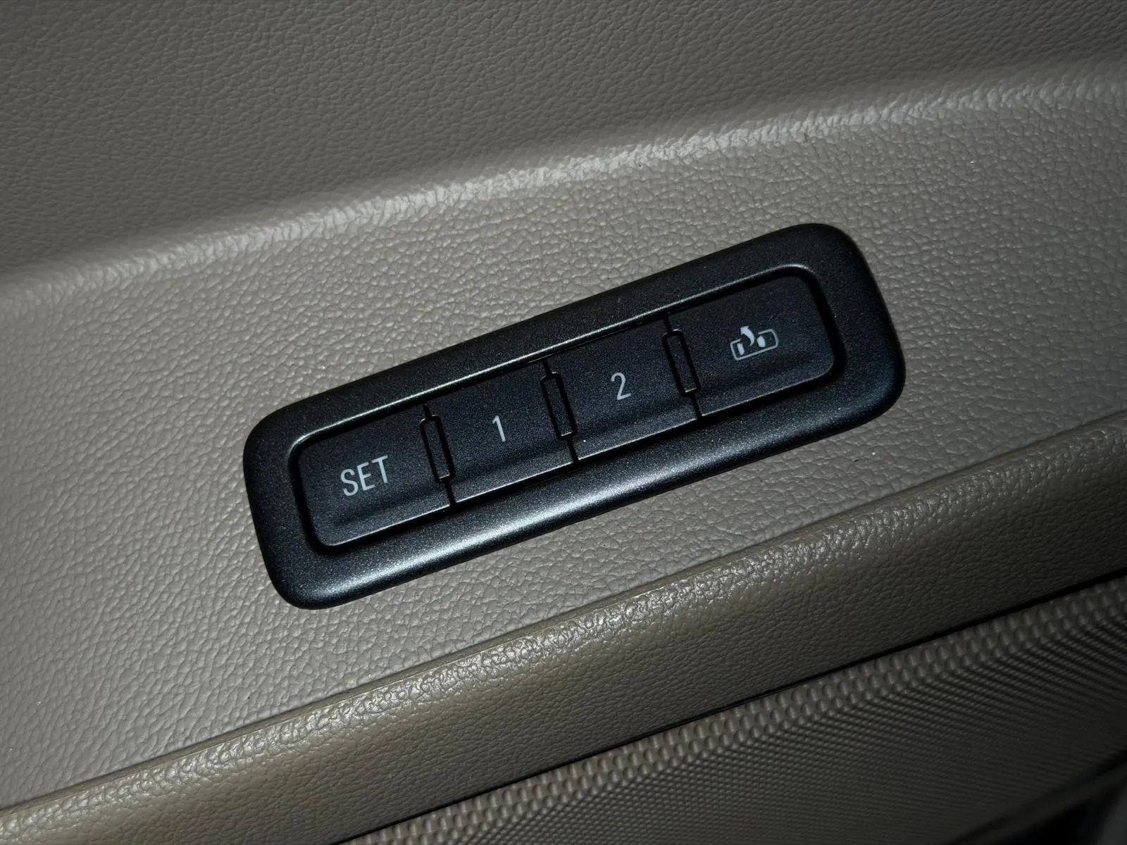 Used 2015 GMC Yukon XL SLT AWD/4WD image 39