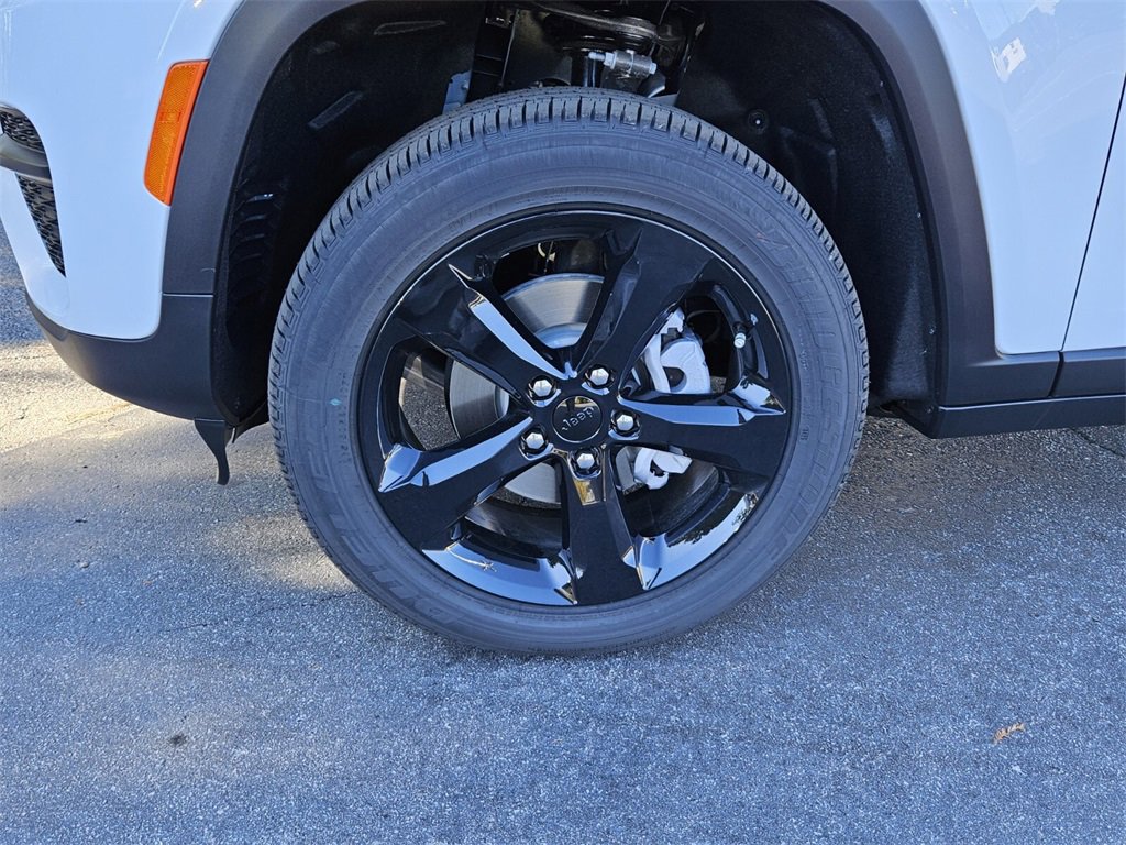New 2025 Jeep Grand Cherokee Altitude image 9