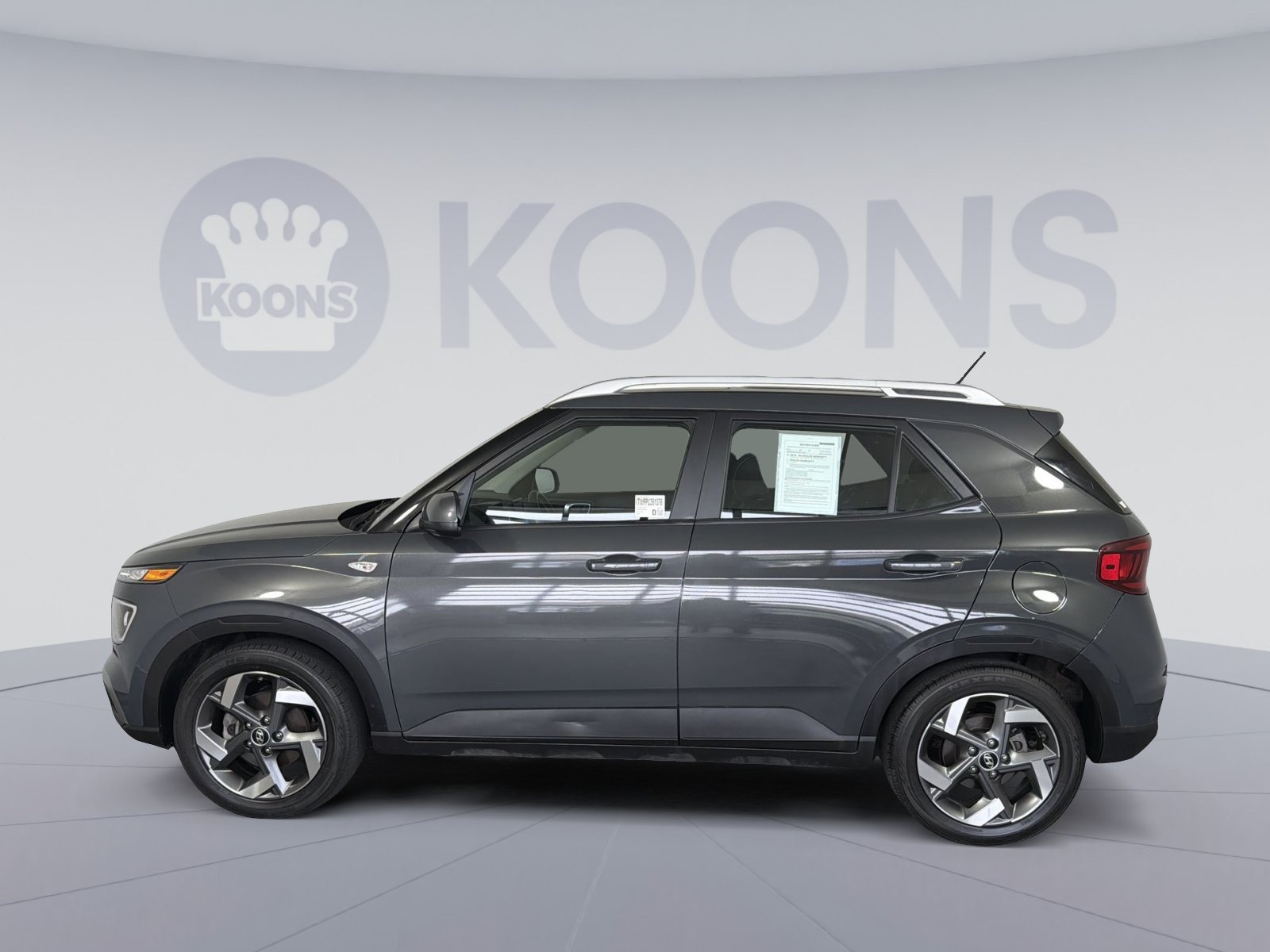 Used 2023 Hyundai Venue SEL FWD image 2