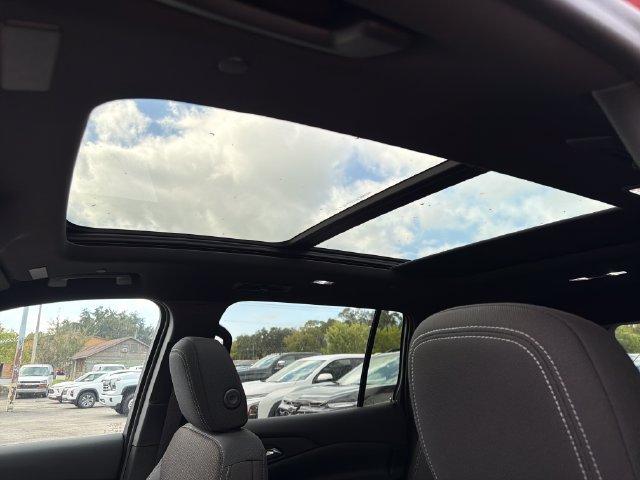 New 2027 Chevrolet Traverse LT w/ Sun and Wheel Package FWD image 25