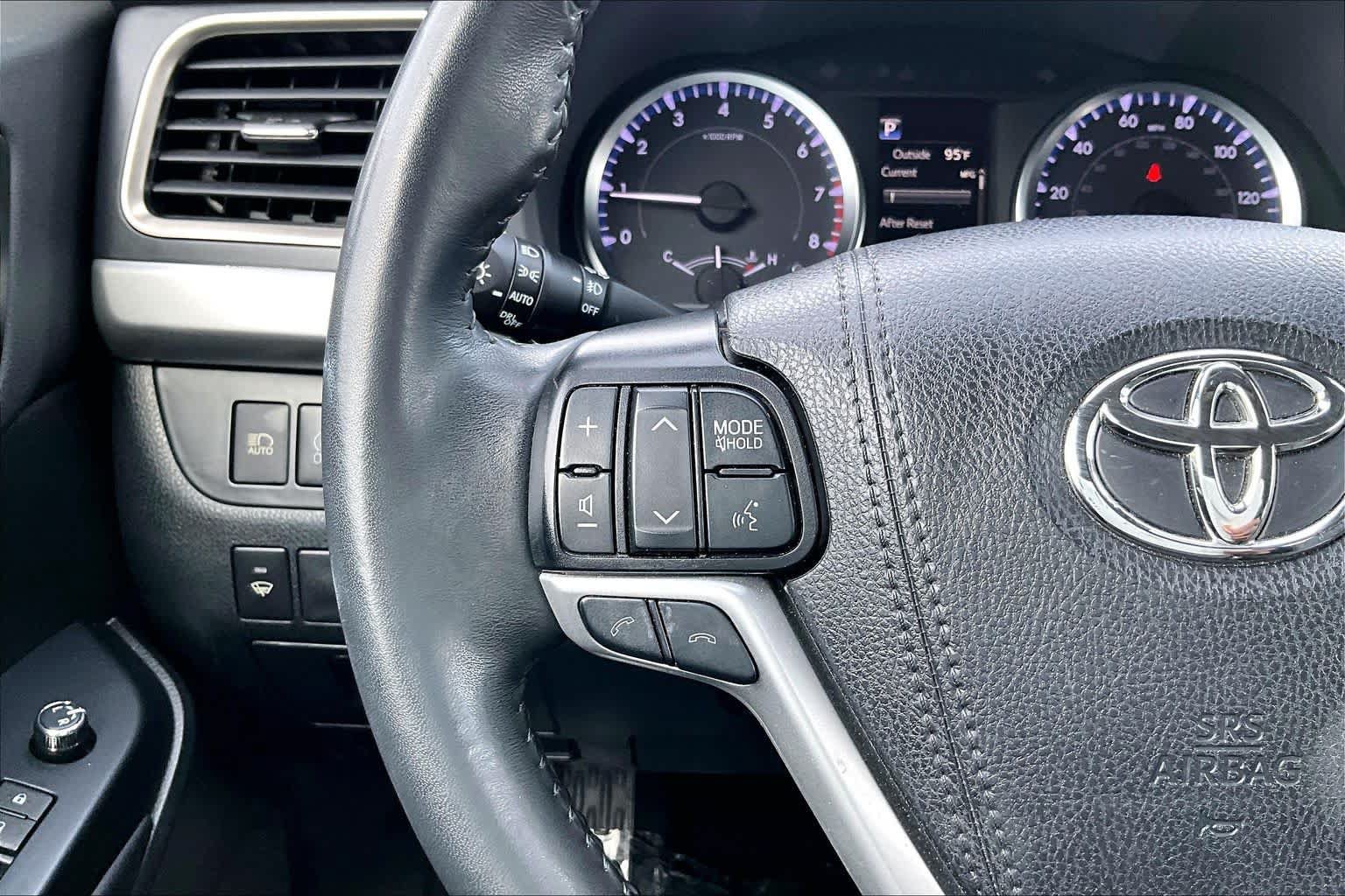 Used 2019 Toyota Highlander Plus AWD/4WD image 19