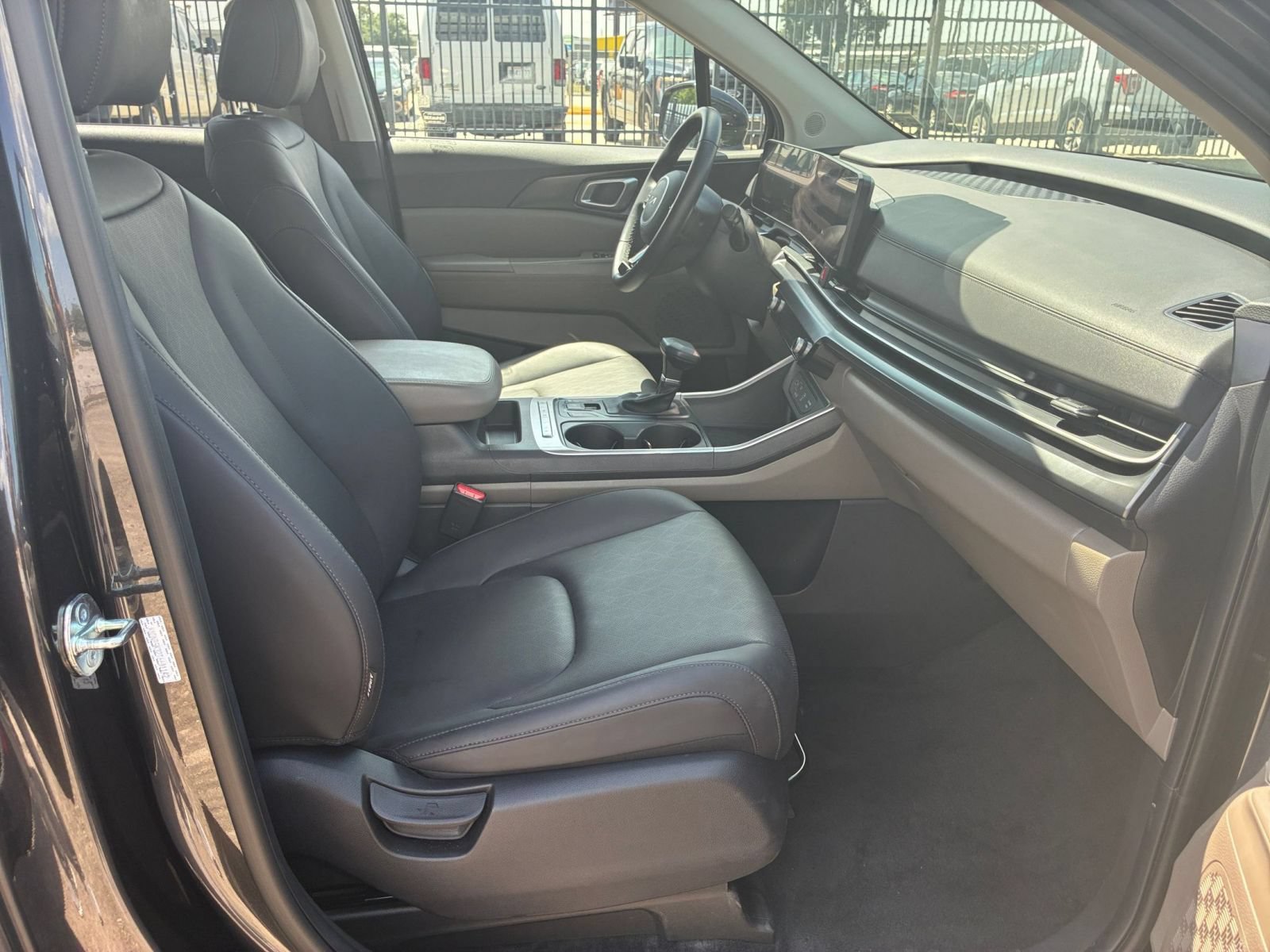 Used 2026 Kia Carnival FWD image 34