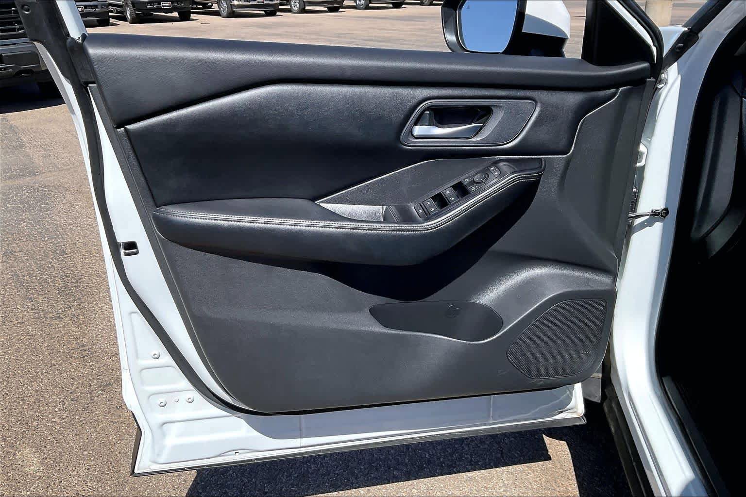 Used 2025 Nissan Rogue SV FWD image 20