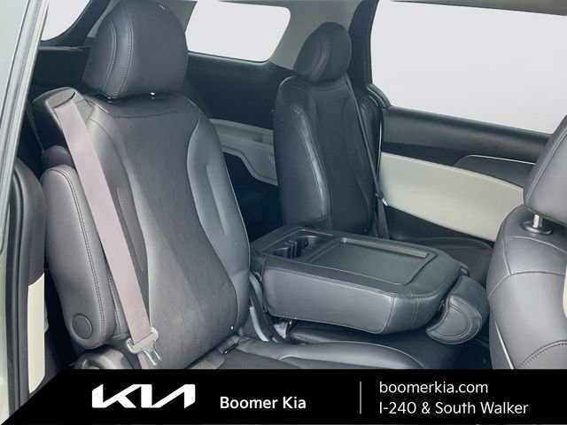 Used 2024 Kia Carnival LX image 12