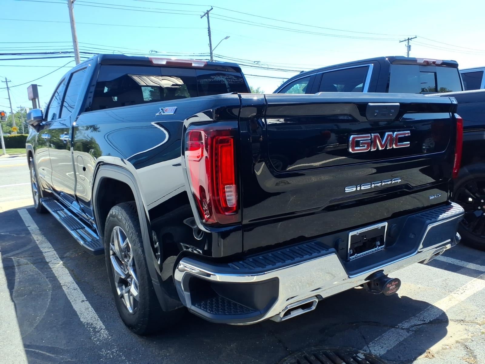 Used 2023 GMC Sierra 1500 SLT w/ SLT Premium Package AWD/4WD image 6