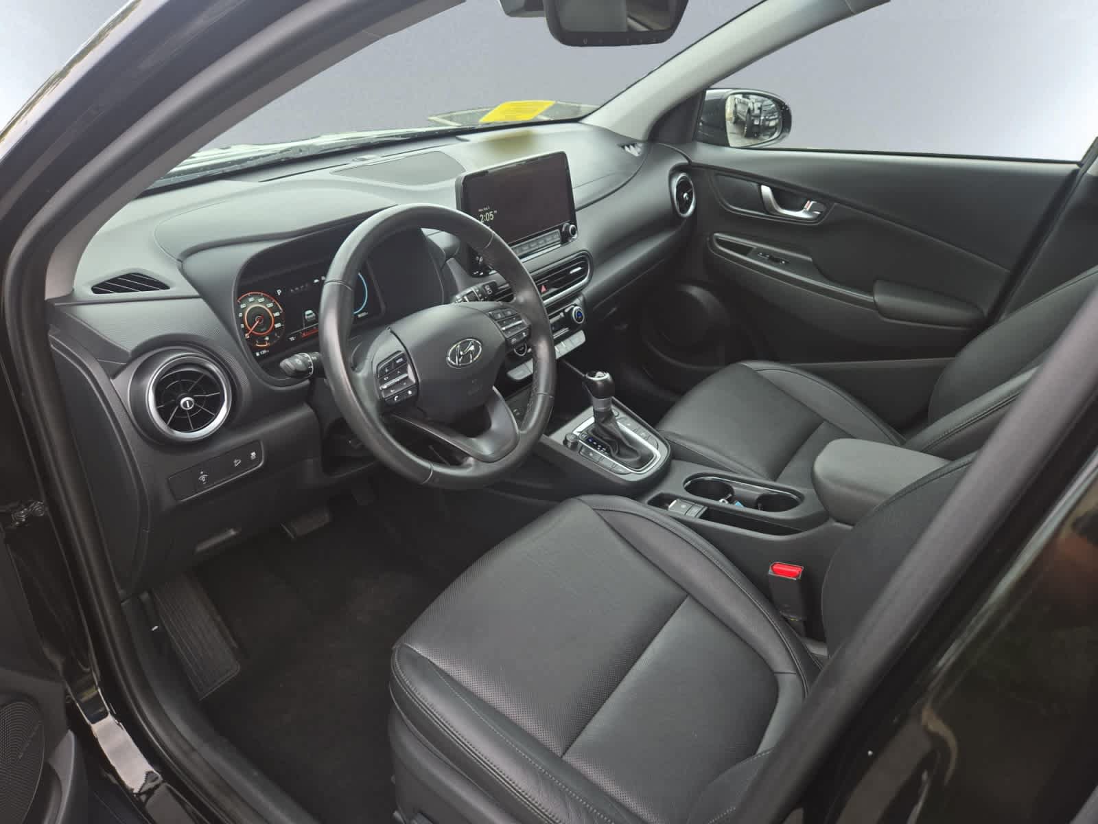 Used 2022 Hyundai Kona Limited w/ Cargo Package AWD/4WD image 6