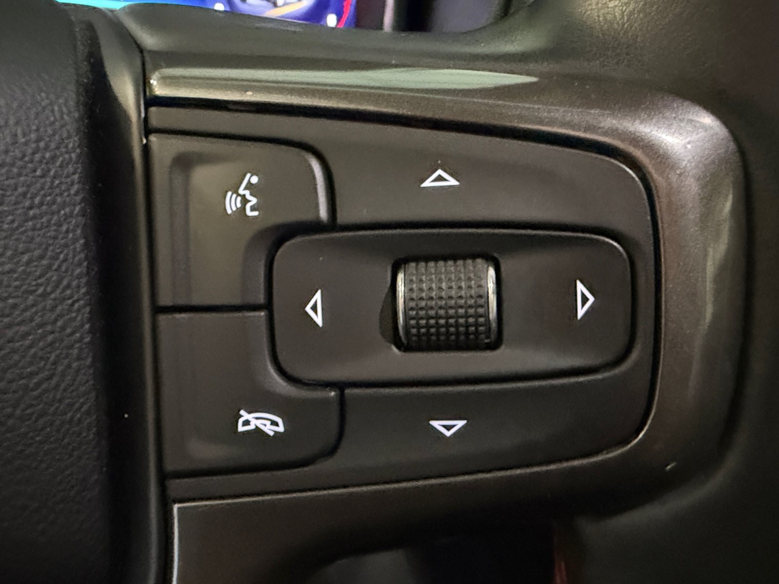 Used 2023 Chevrolet Suburban RST w/ Luxury Package RWD image 22