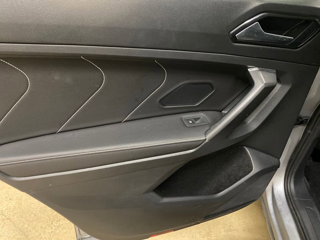 Used 2023 Volkswagen Tiguan SE image 12