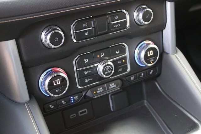 Used 2023 GMC Yukon SLT w/ SLT Premium Package image 27