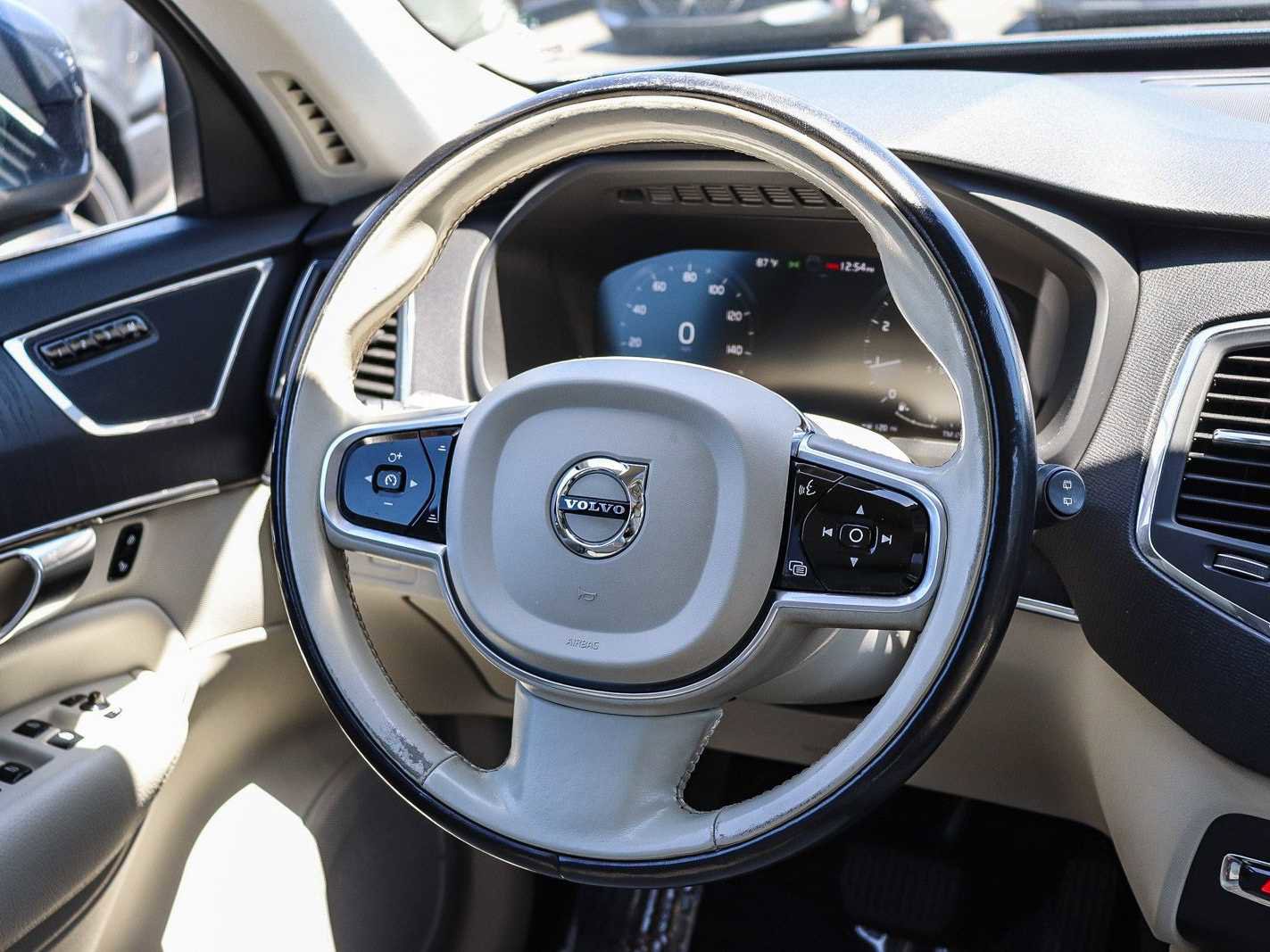 Used 2020 Volvo XC90 T5 Momentum w/ Protection Package Premier AWD/4WD image 12