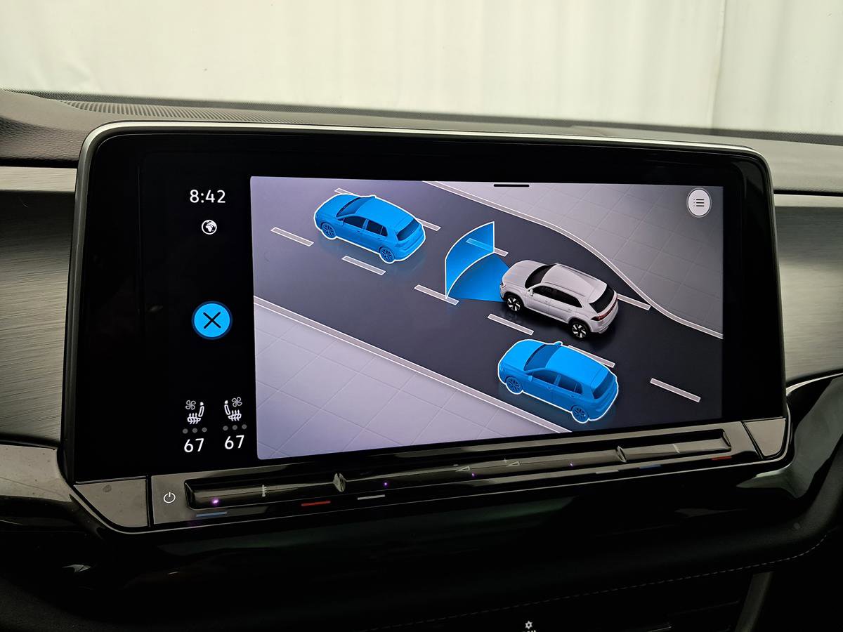 Used 2025 Volkswagen Atlas Cross Sport SE image 21