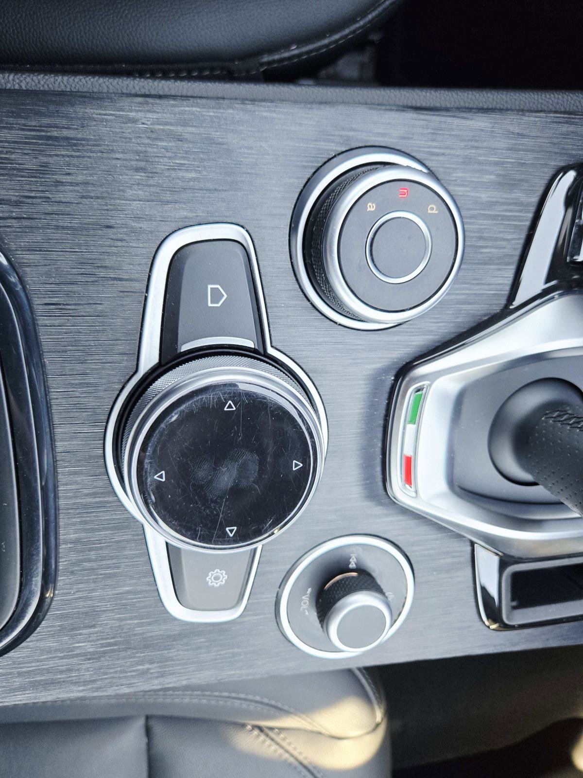 Used 2024 Alfa Romeo Stelvio Sprint image 33