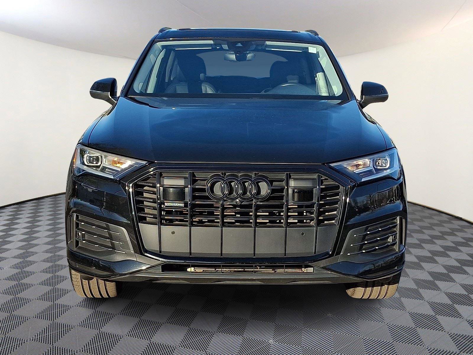 Used 2023 Audi Q7 Premium Plus w/ Premium Plus Package image 2