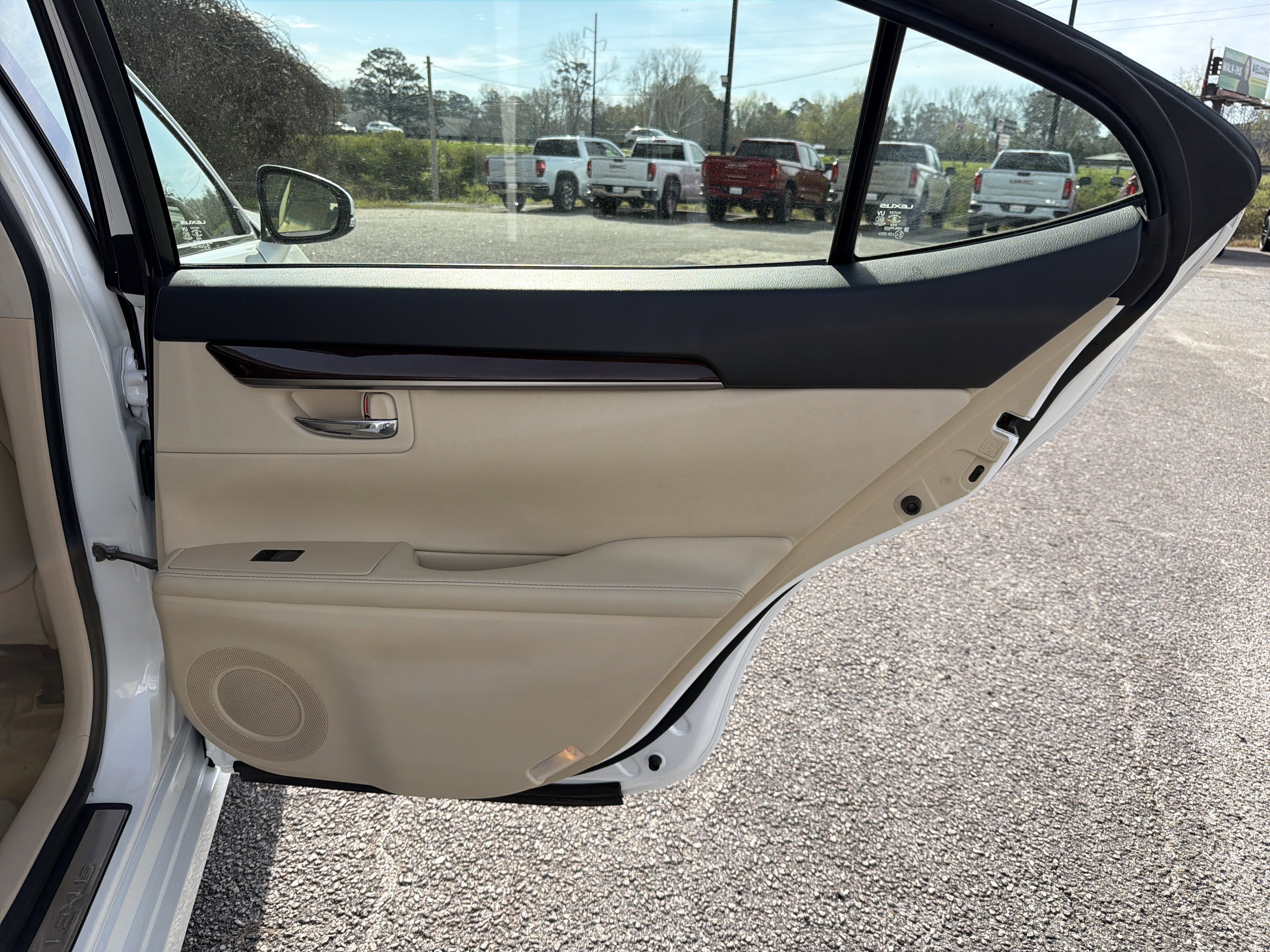 Used 2014 Lexus ES 350 4dr Car w/ Premium Package image 20