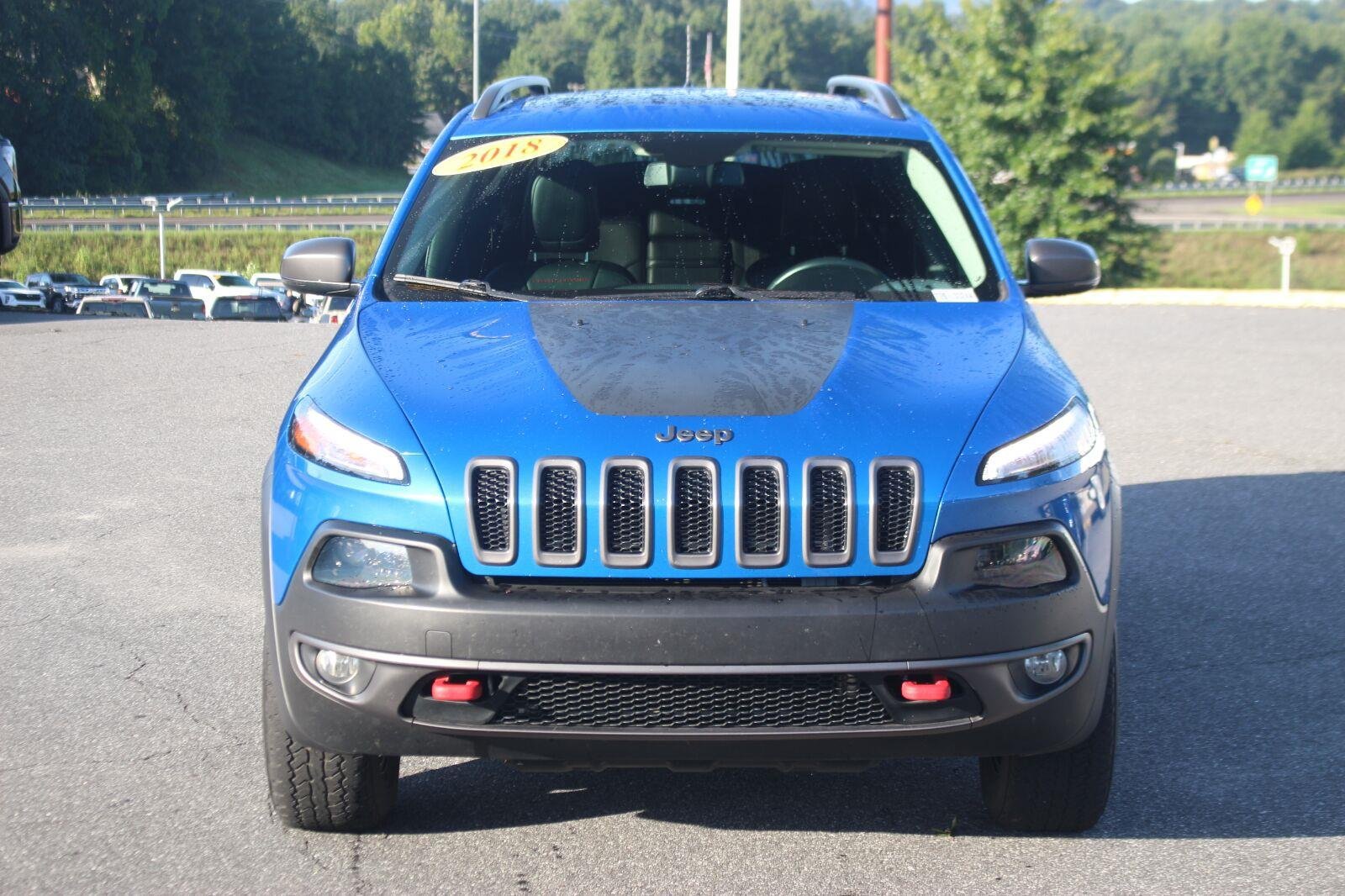 Used 2018 Jeep Cherokee Trailhawk w/ Quick Order Package 27L AWD/4WD image 2