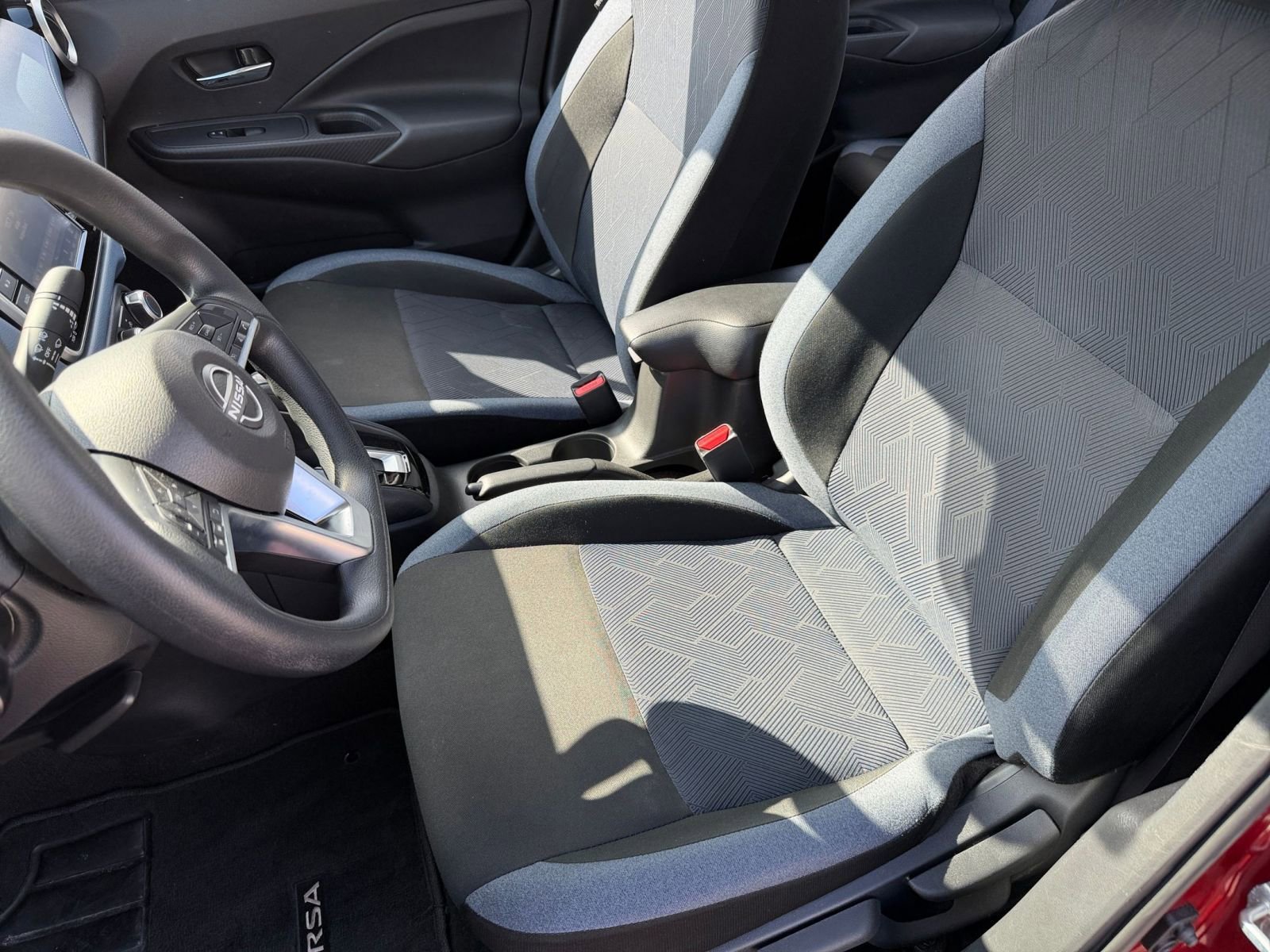 Used 2025 Nissan Versa SV FWD image 34