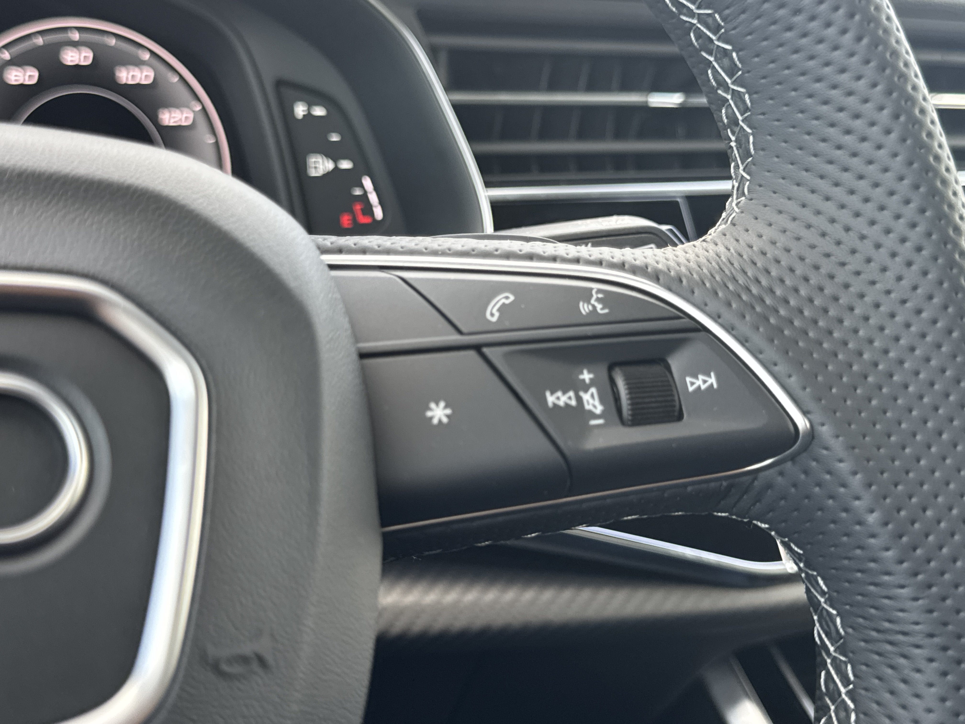 New 2026 Audi SQ8 Premium Plus AWD/4WD image 31