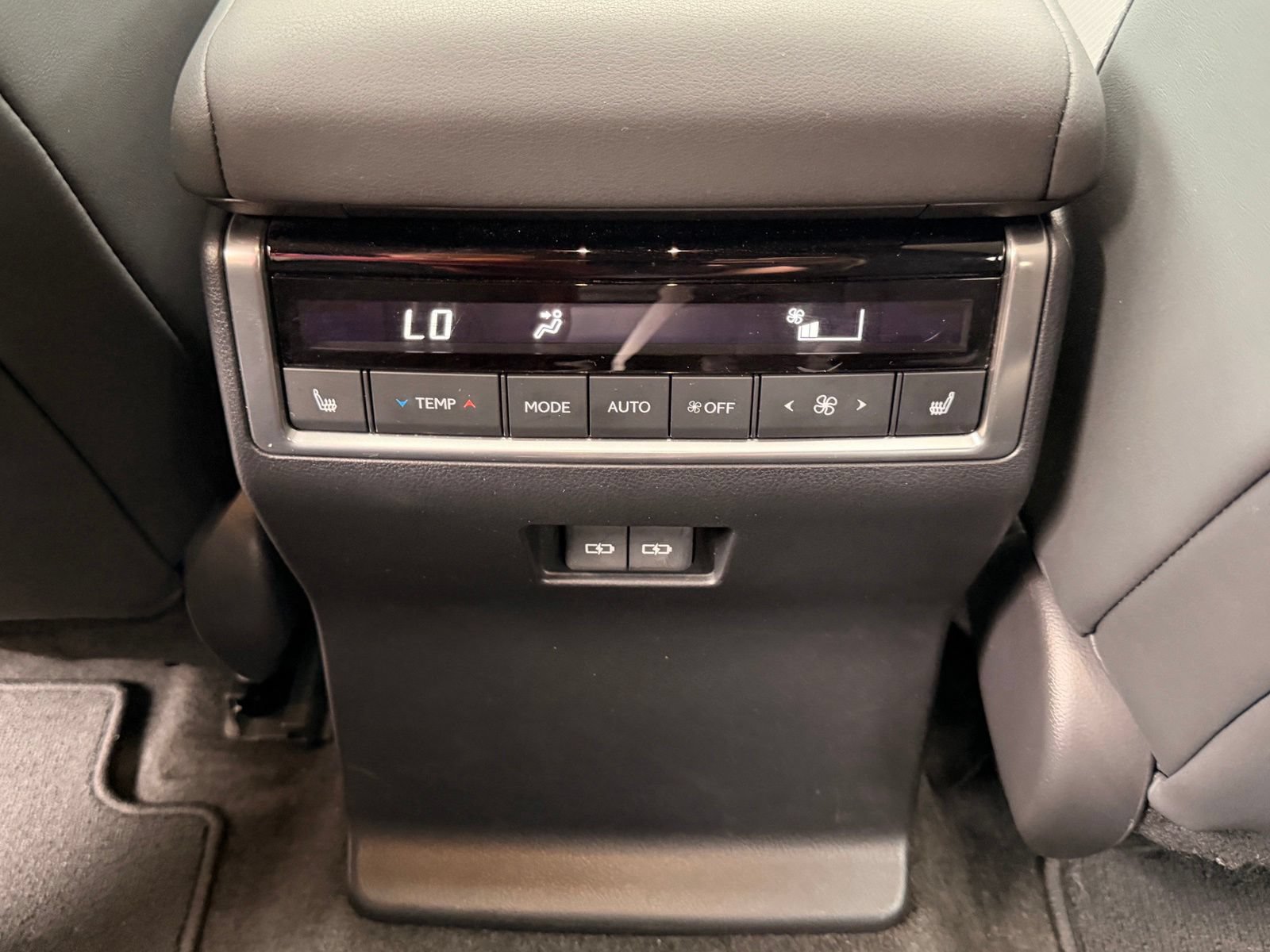 Used 2024 Lexus GX 550 w/ Accessory Package (2T) AWD/4WD image 16