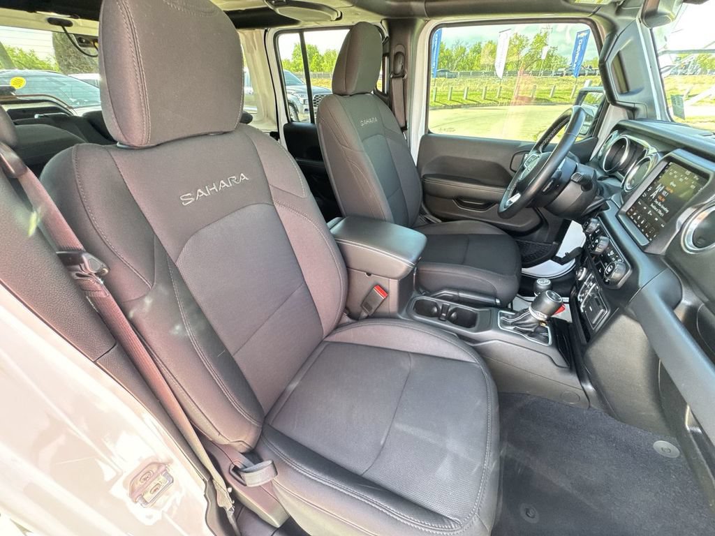 Used 2022 Jeep Wrangler Unlimited Sahara AWD/4WD image 28