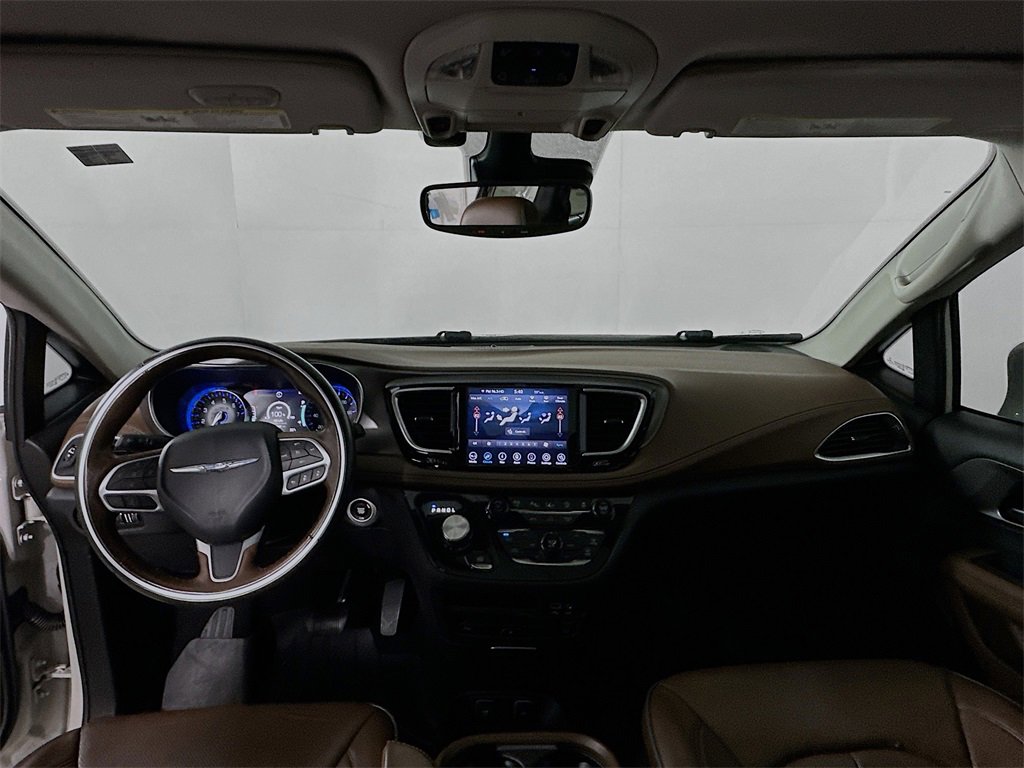 Used 2019 Chrysler Pacifica Limited w/ Tire & Wheel Group image 3
