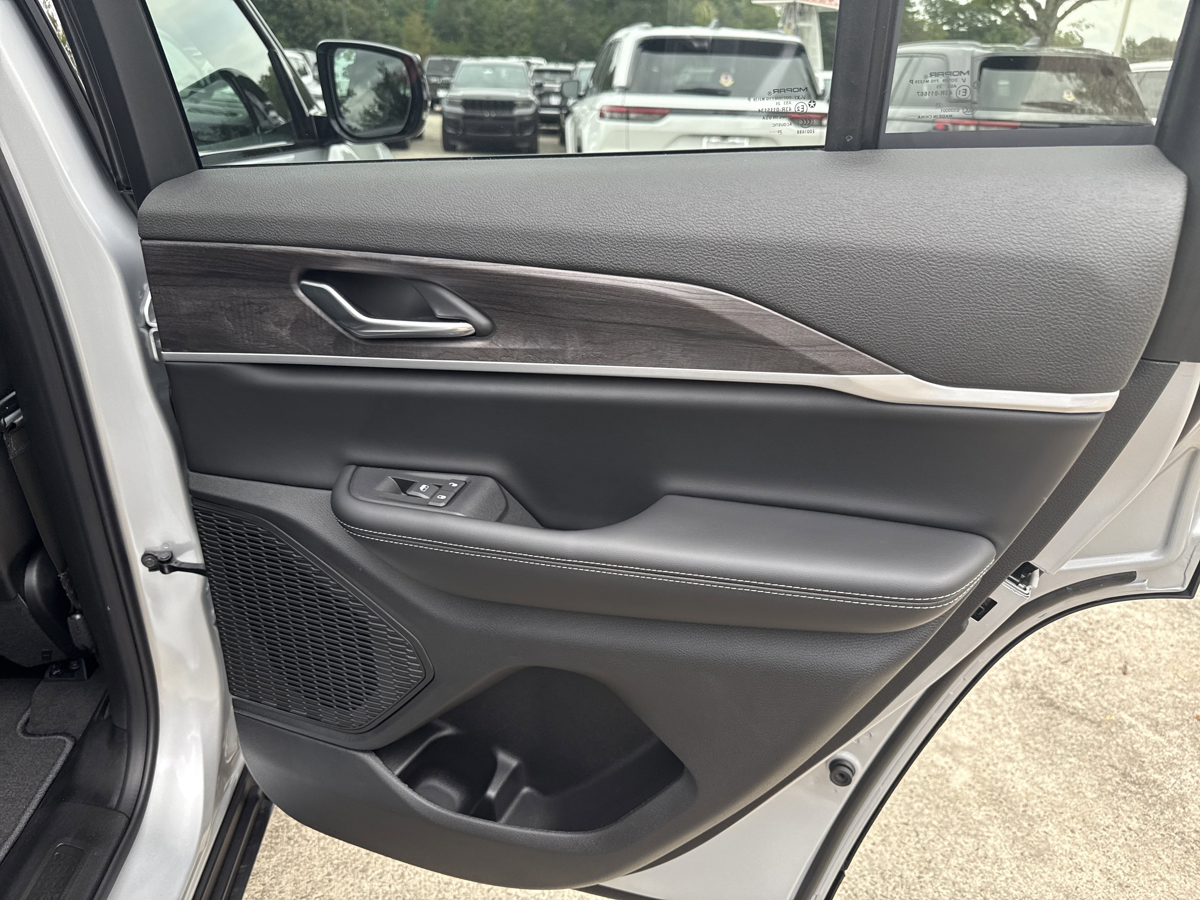 New 2025 Jeep Grand Cherokee Limited w/ Black Appearance Package RWD image 16