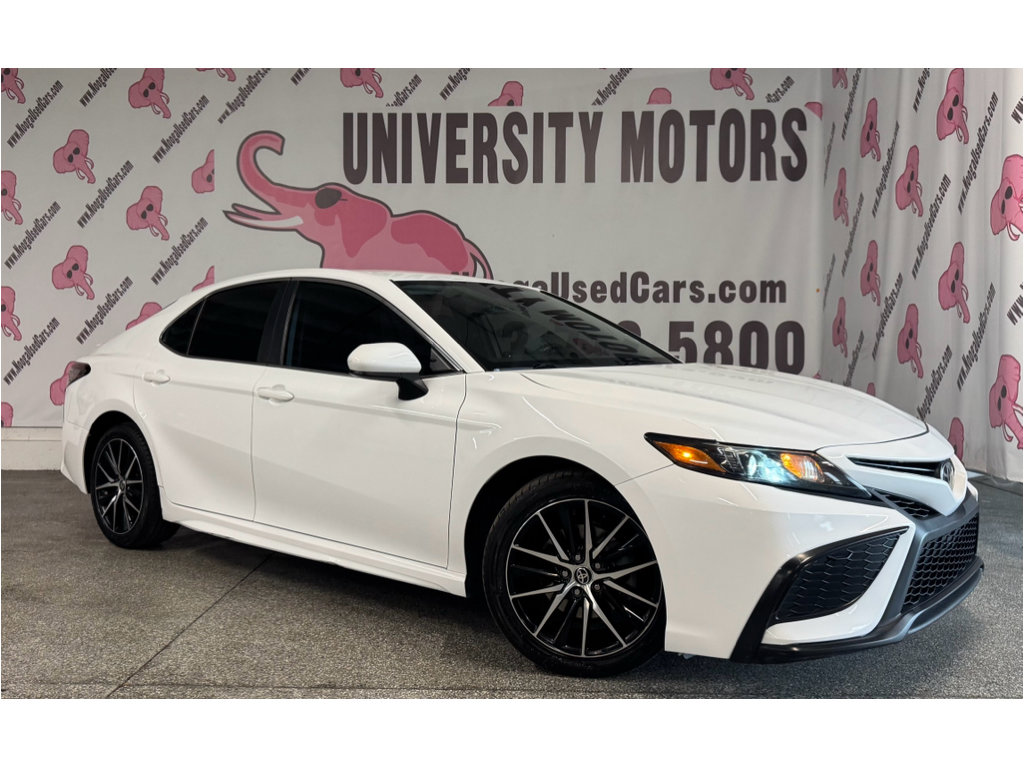 Used 2021 Toyota Camry SE image 2