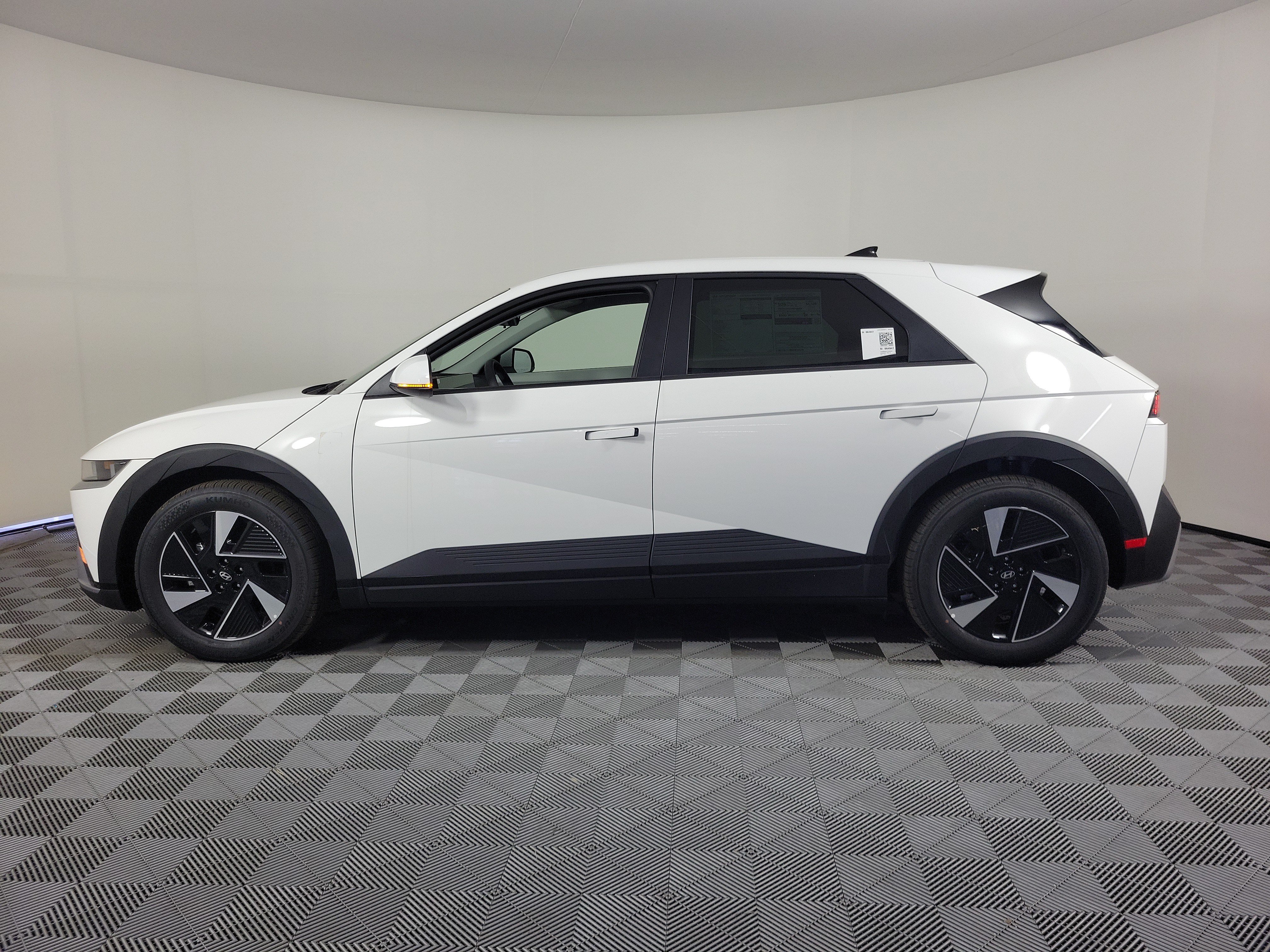 New 2026 Hyundai Ioniq 5 SE AWD/4WD image 39