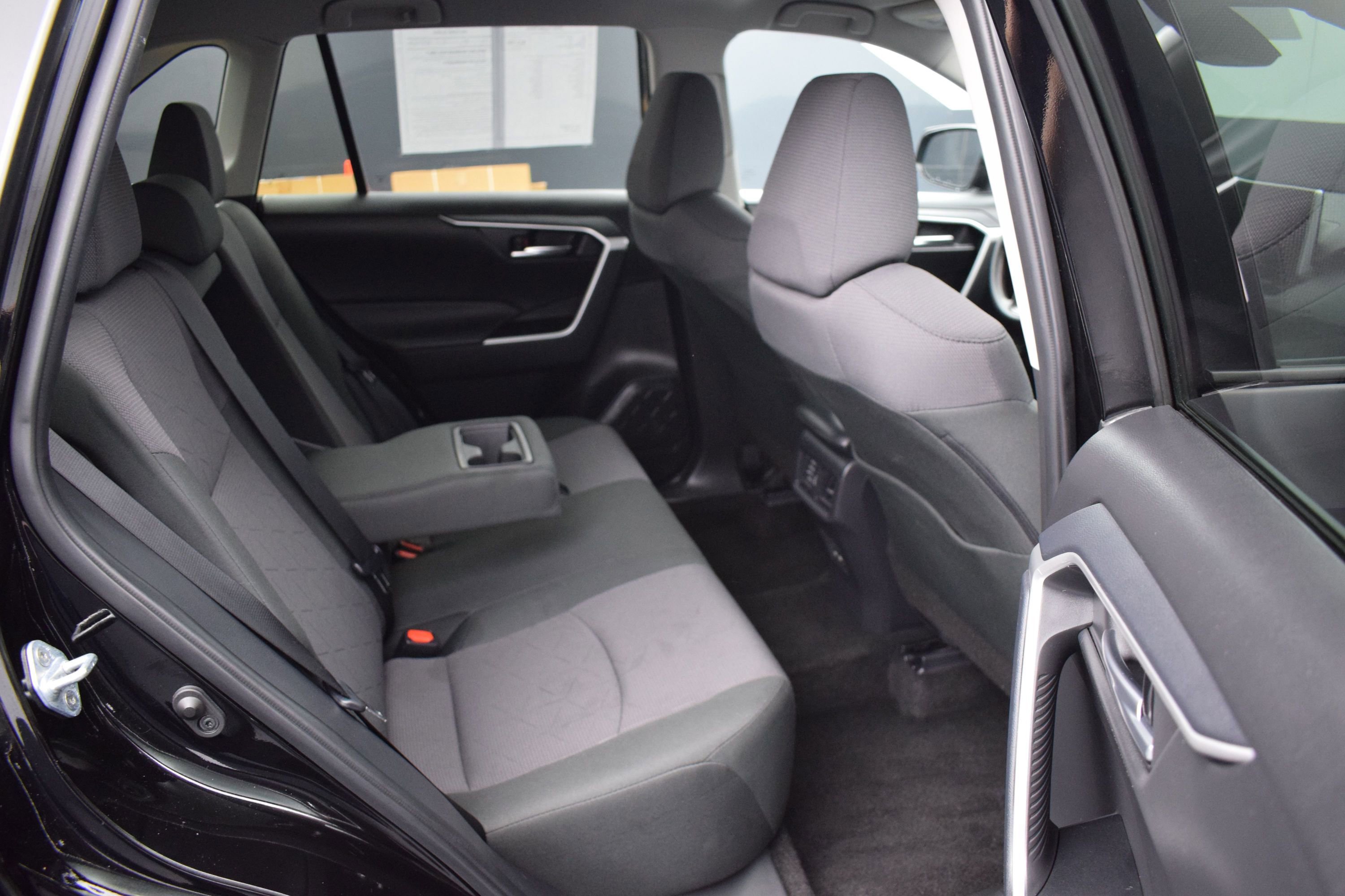 Used 2025 Toyota RAV4 XLE FWD image 11