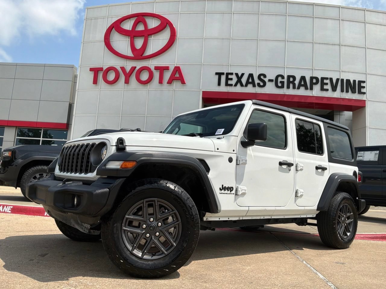 Used 2025 Jeep Wrangler Unlimited Sport AWD/4WD image 2