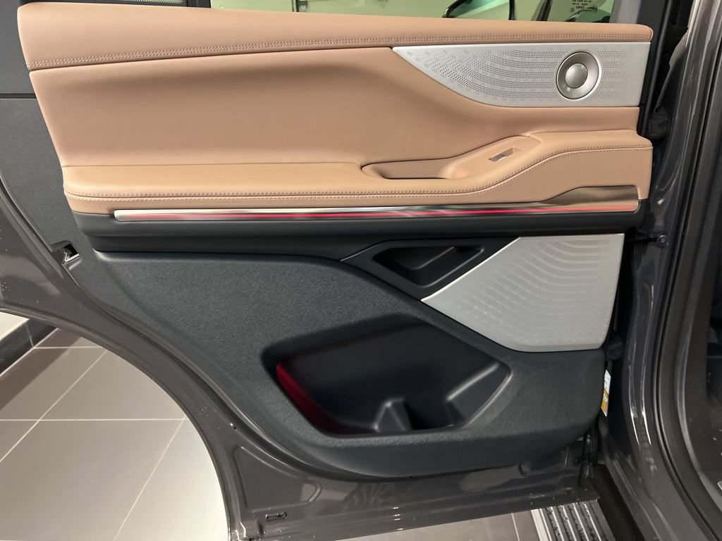 New 2025 Lincoln Navigator Black Label AWD/4WD image 42