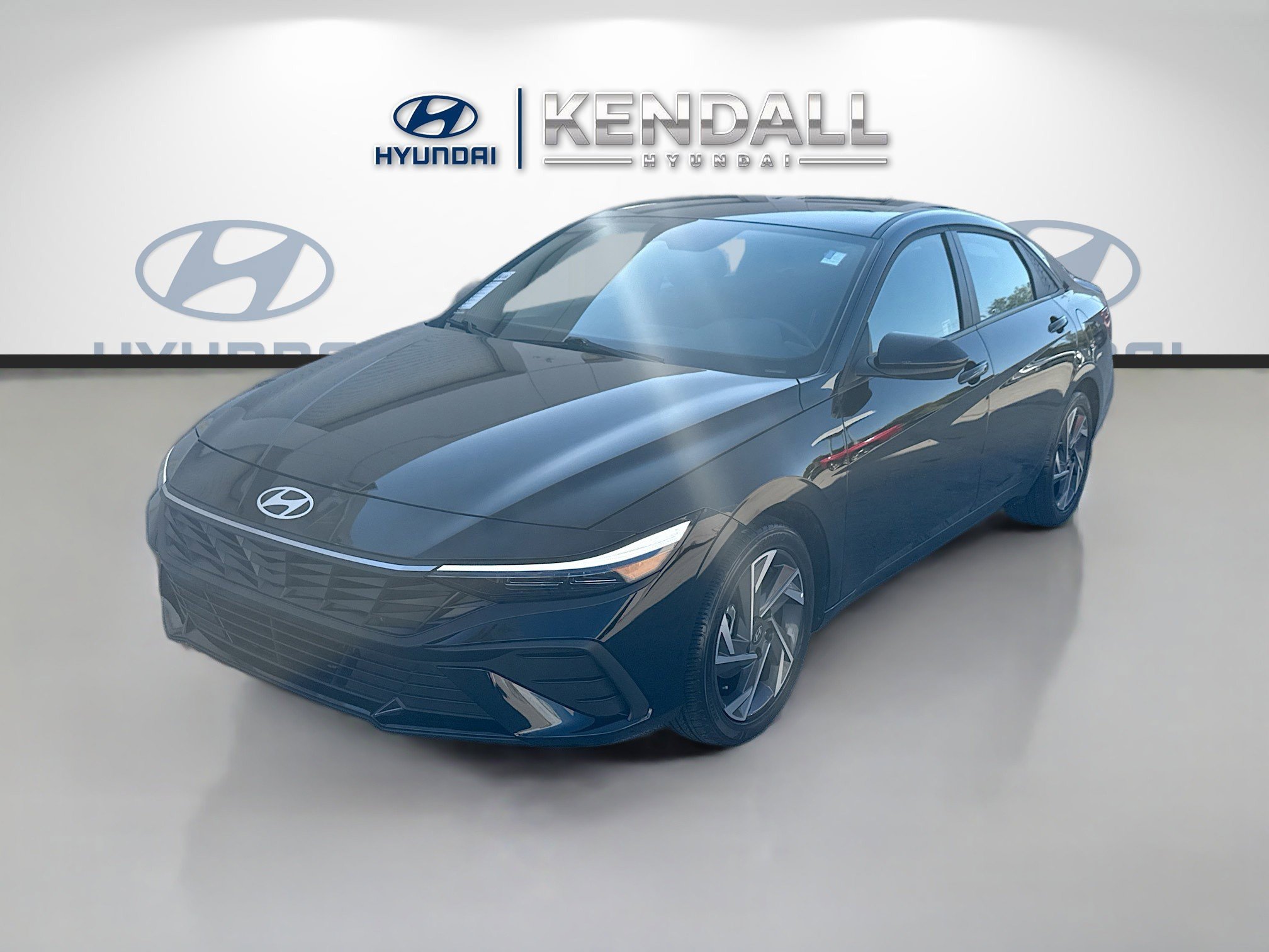 Used 2025 Hyundai Elantra Sport image 3