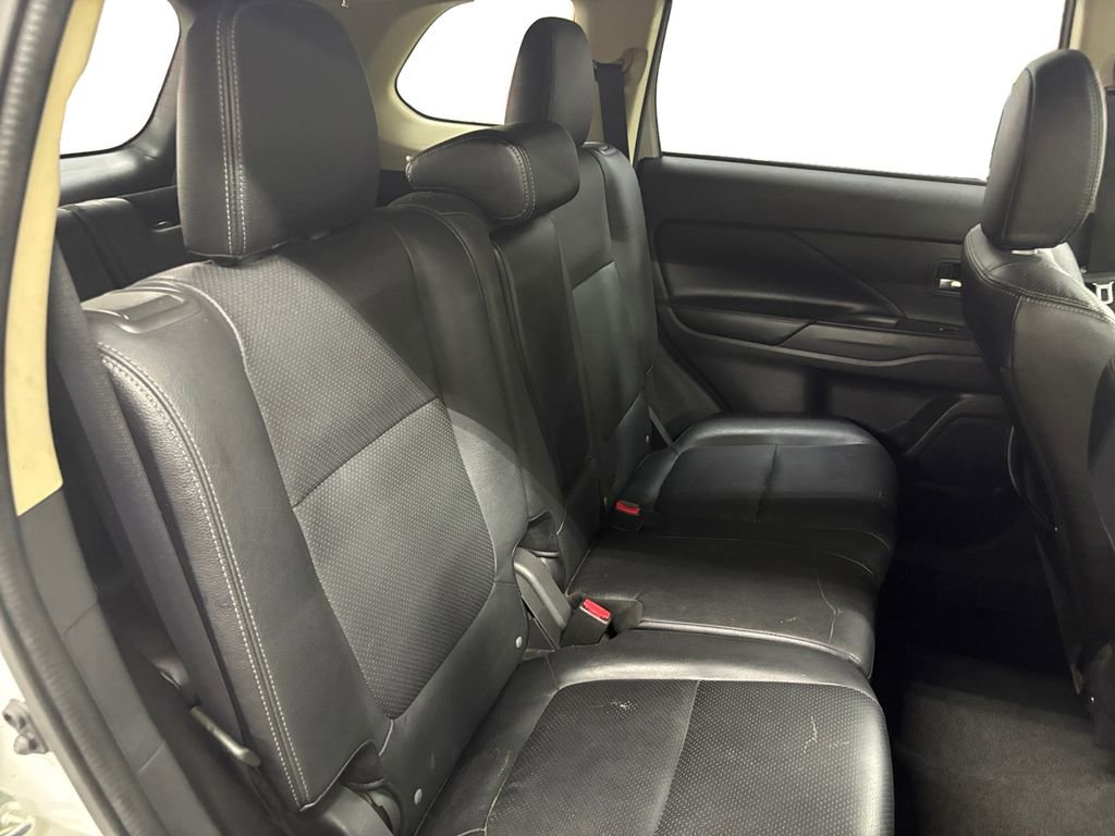 Used 2016 Mitsubishi Outlander GT image 18