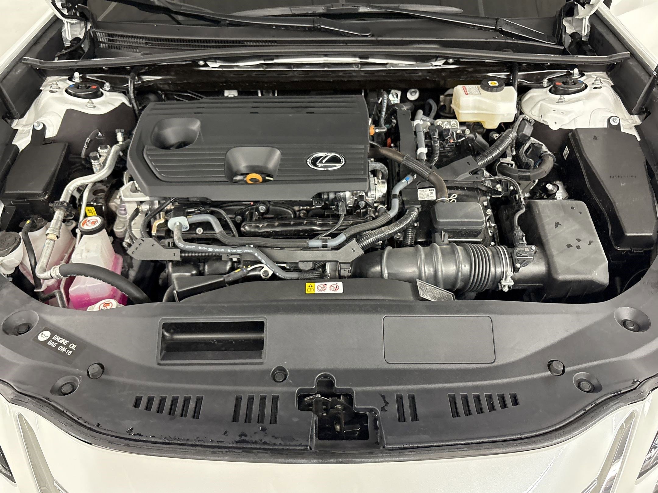 Used 2025 Lexus ES 300h w/ Luxury Package FWD image 32