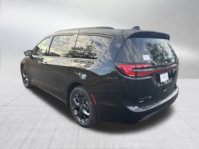 New 2026 Chrysler Pacifica Limited w/ S Appearance Package image 7