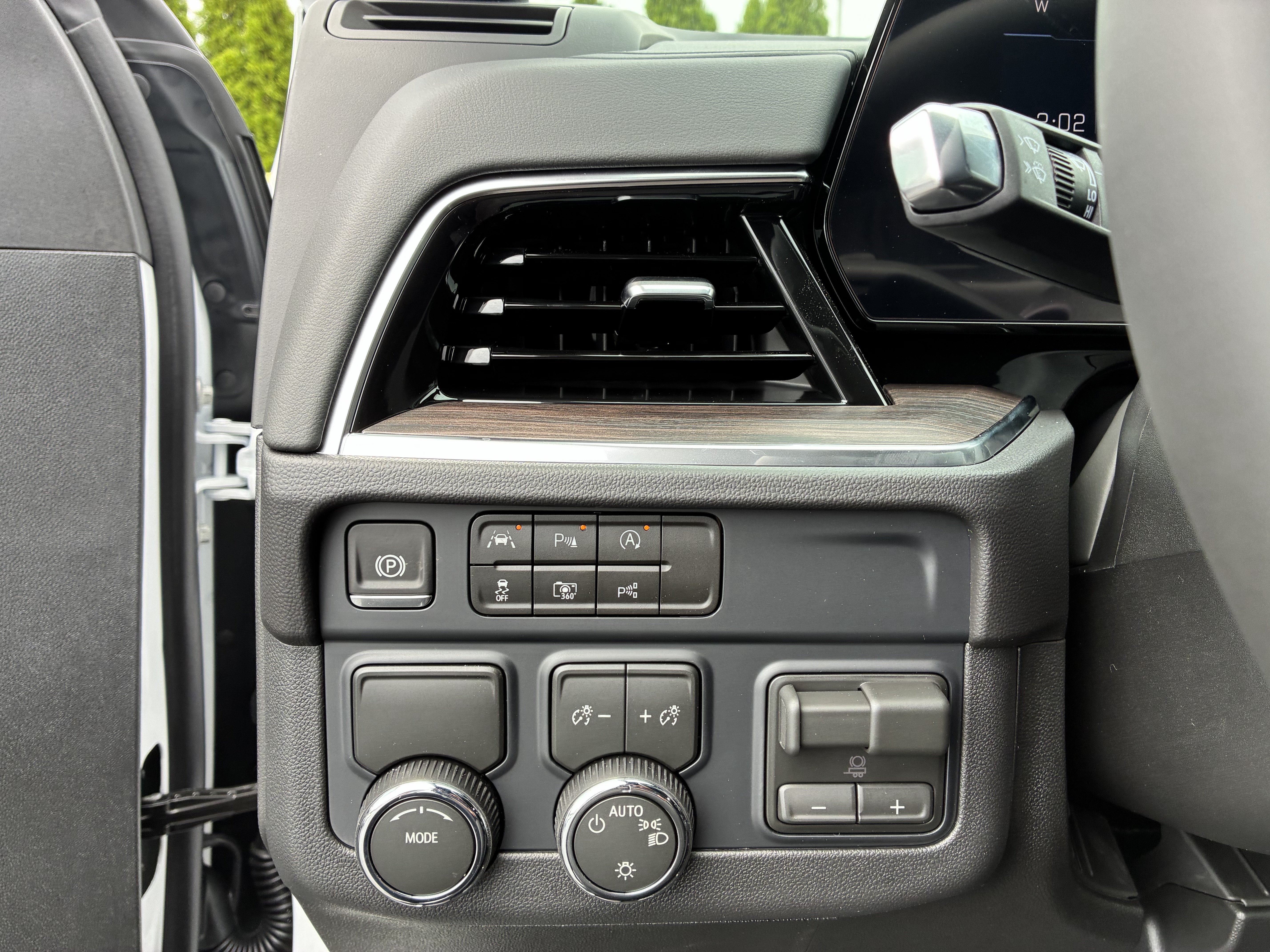 New 2026 Chevrolet Suburban LS w/ Max Trailering Package RWD image 26