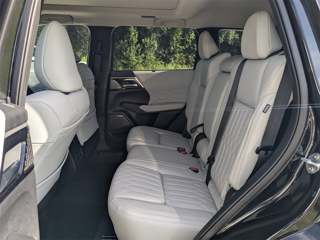 New 2025 Mitsubishi Outlander SEL image 15