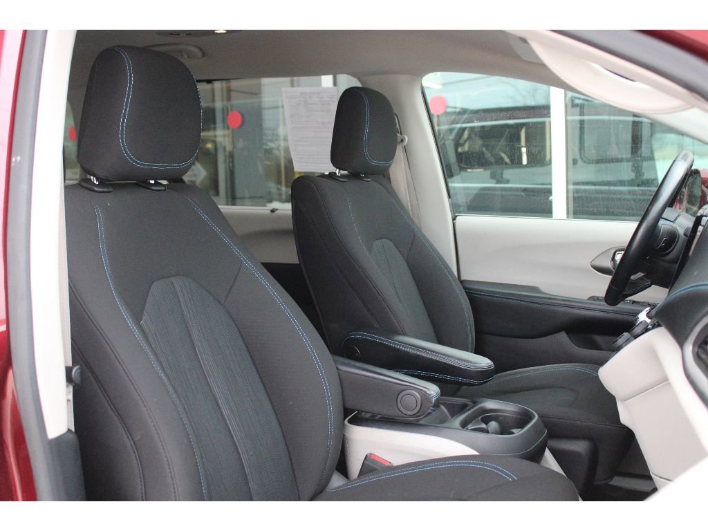 Used 2021 Chrysler Pacifica Touring w/ Cold Weather Group image 18