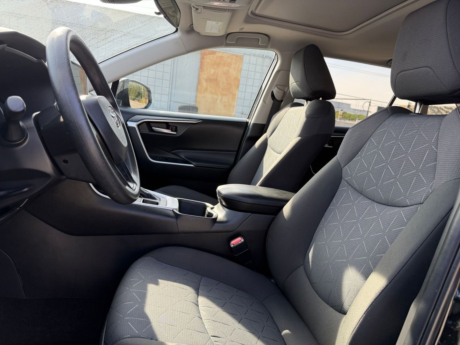 Used 2025 Toyota RAV4 XLE image 27