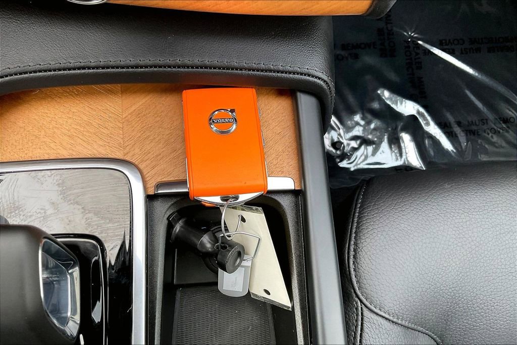 Used 2024 Volvo XC90 B6 Plus w/ Protection Package Premier image 10