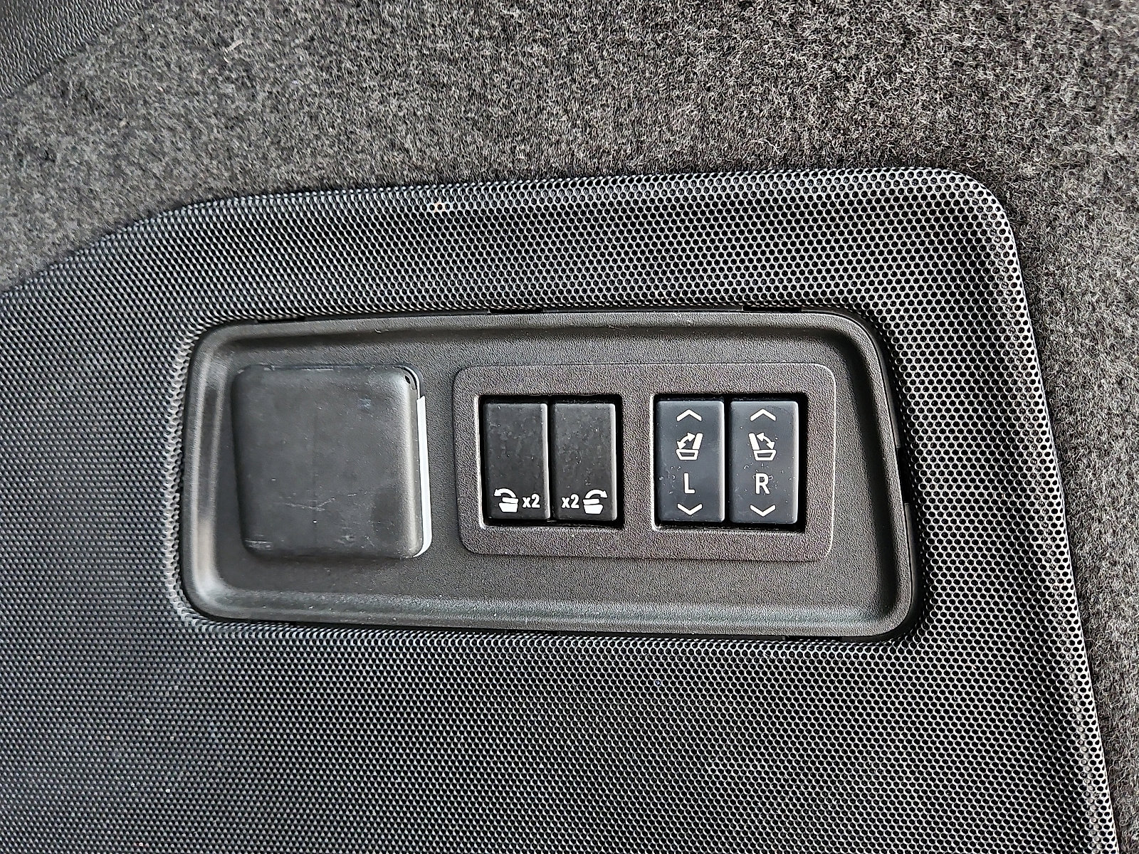 Used 2024 Cadillac Escalade Premium Luxury image 15