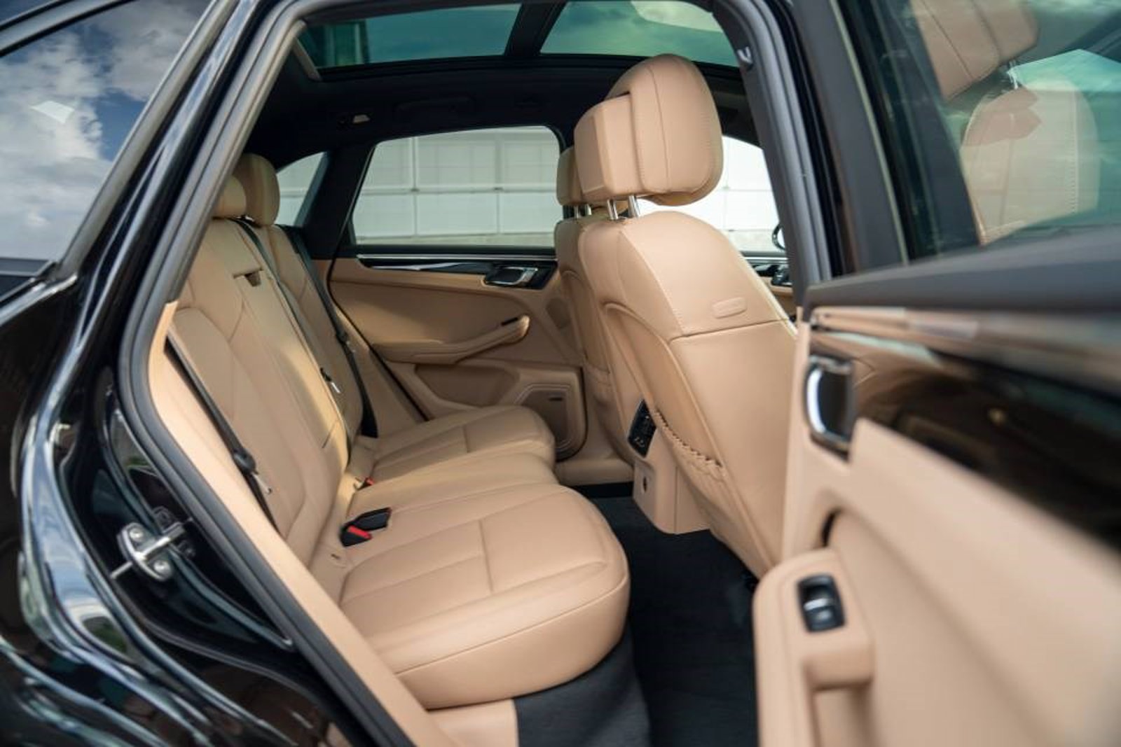 New 2026 Porsche Macan AWD/4WD image 25