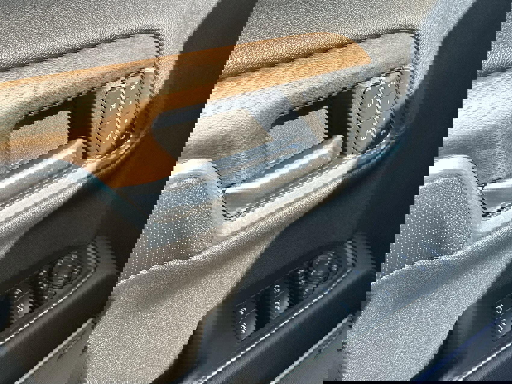 Used 2024 Chevrolet Silverado 2500 High Country w/ High Country Premium Package image 13