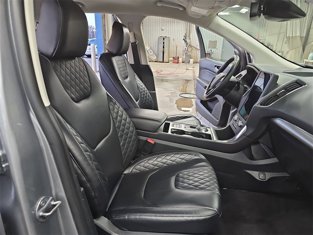 Used 2024 Ford Edge Titanium image 10