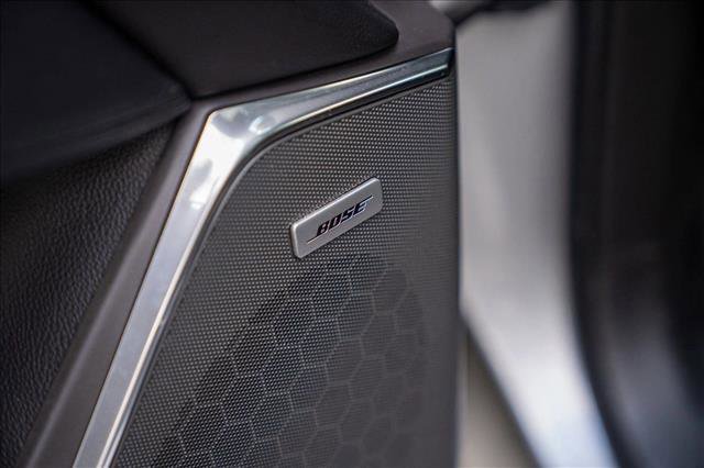 Used 2018 Cadillac Escalade Premium Luxury image 11