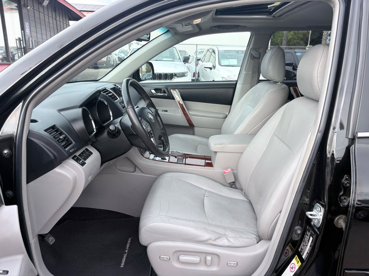 Used 2013 Toyota Highlander Limited AWD/4WD image 24